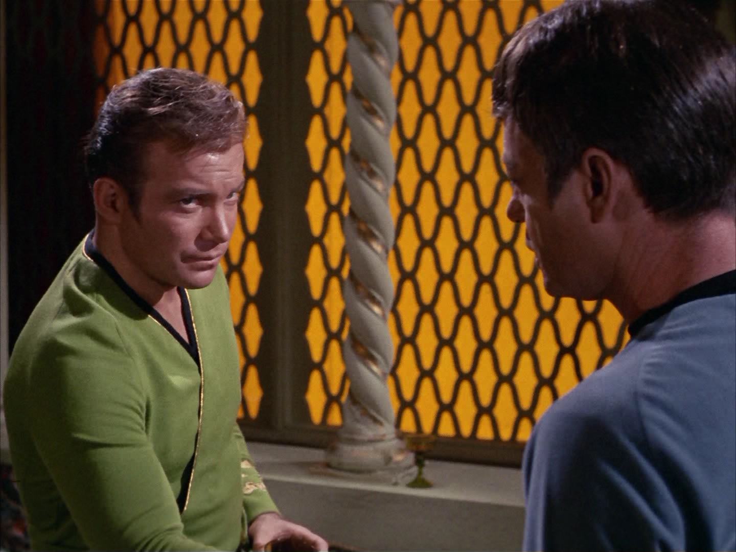 ariane179254_StarTrek_2x14_WolfInTheFold_0894.jpg