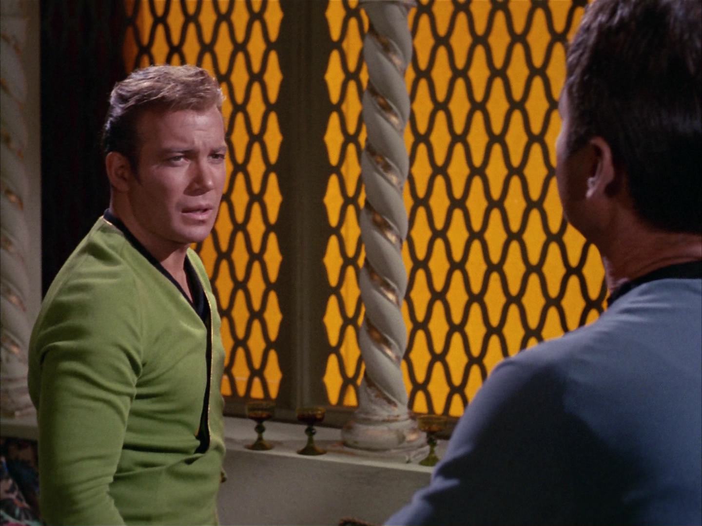 ariane179254_StarTrek_2x14_WolfInTheFold_0900.jpg