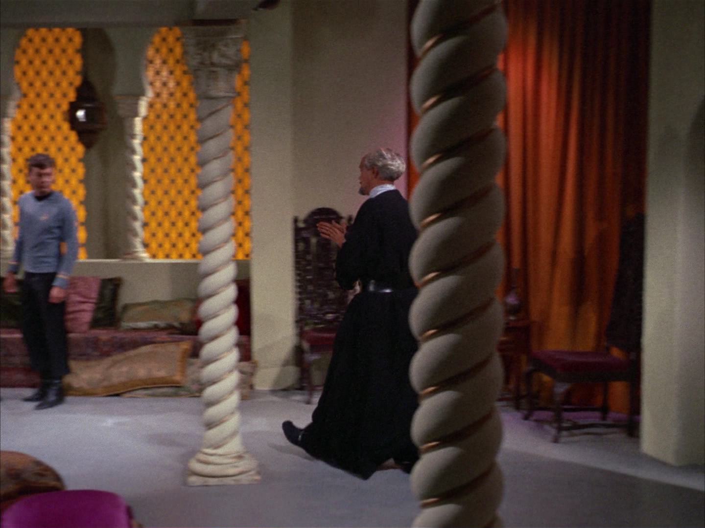 ariane179254_StarTrek_2x14_WolfInTheFold_0925.jpg