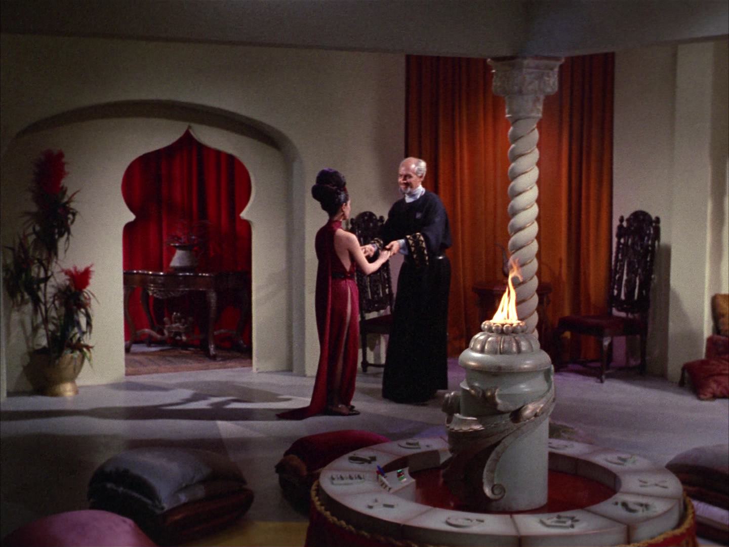 ariane179254_StarTrek_2x14_WolfInTheFold_0940.jpg
