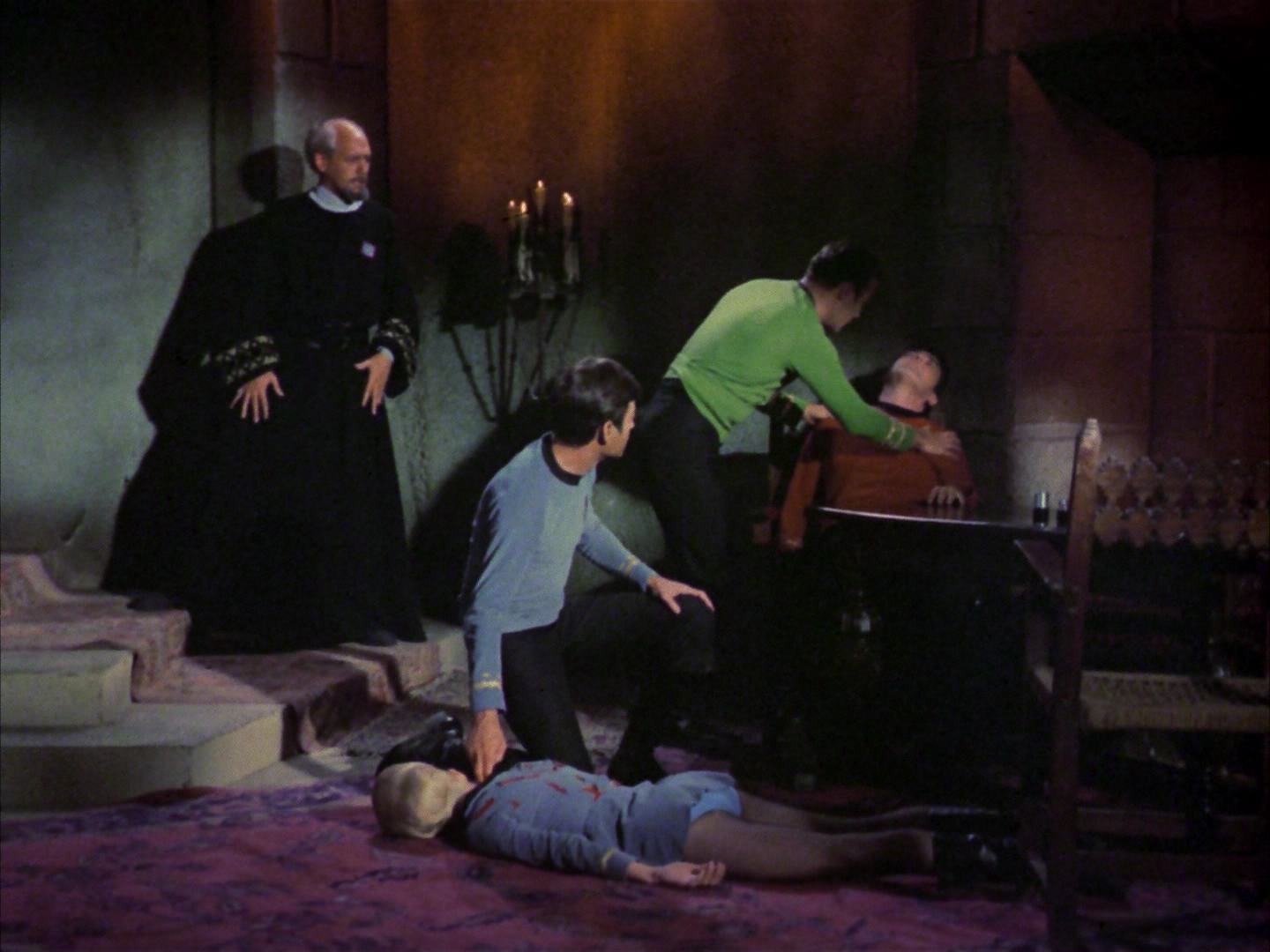 ariane179254_StarTrek_2x14_WolfInTheFold_0975.jpg
