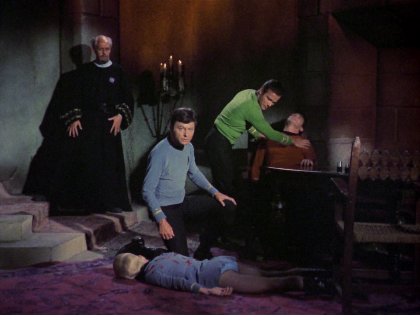 ariane179254_StarTrek_2x14_WolfInTheFold_0979.jpg