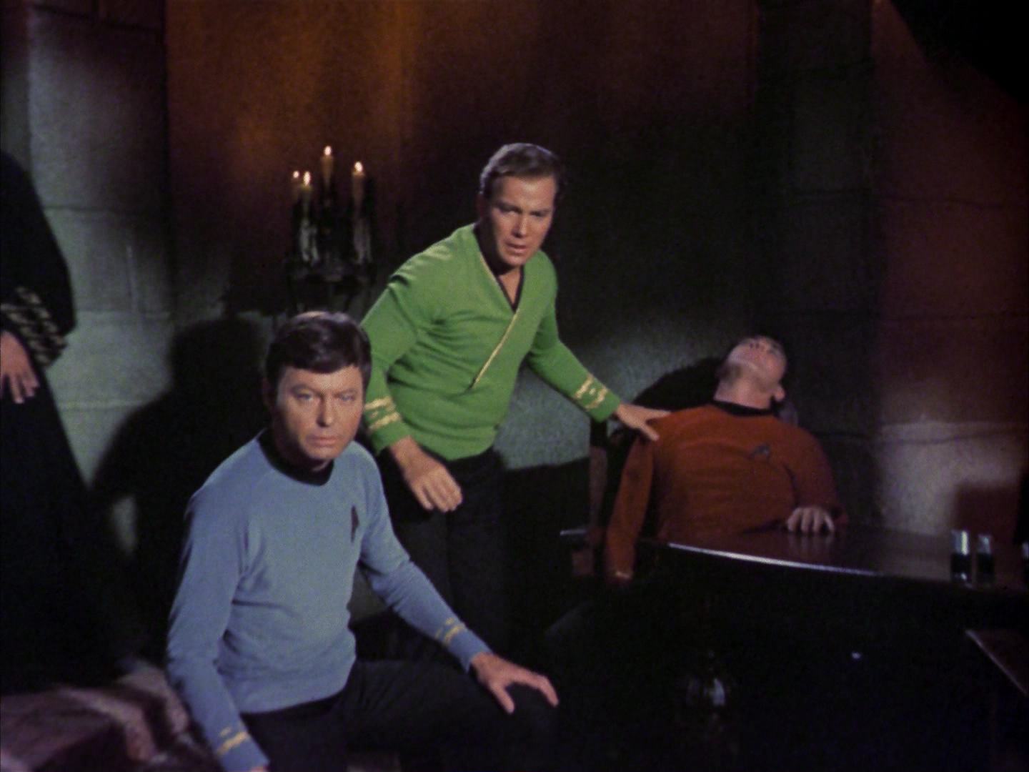 ariane179254_StarTrek_2x14_WolfInTheFold_0981.jpg