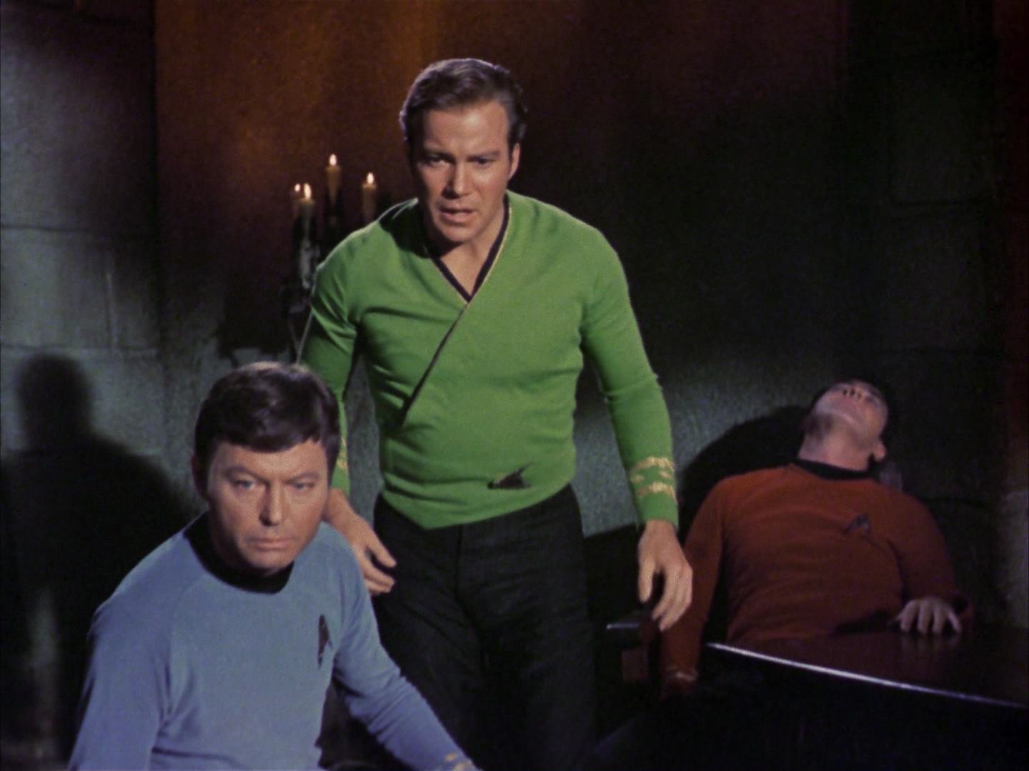 ariane179254_StarTrek_2x14_WolfInTheFold_0982.jpg