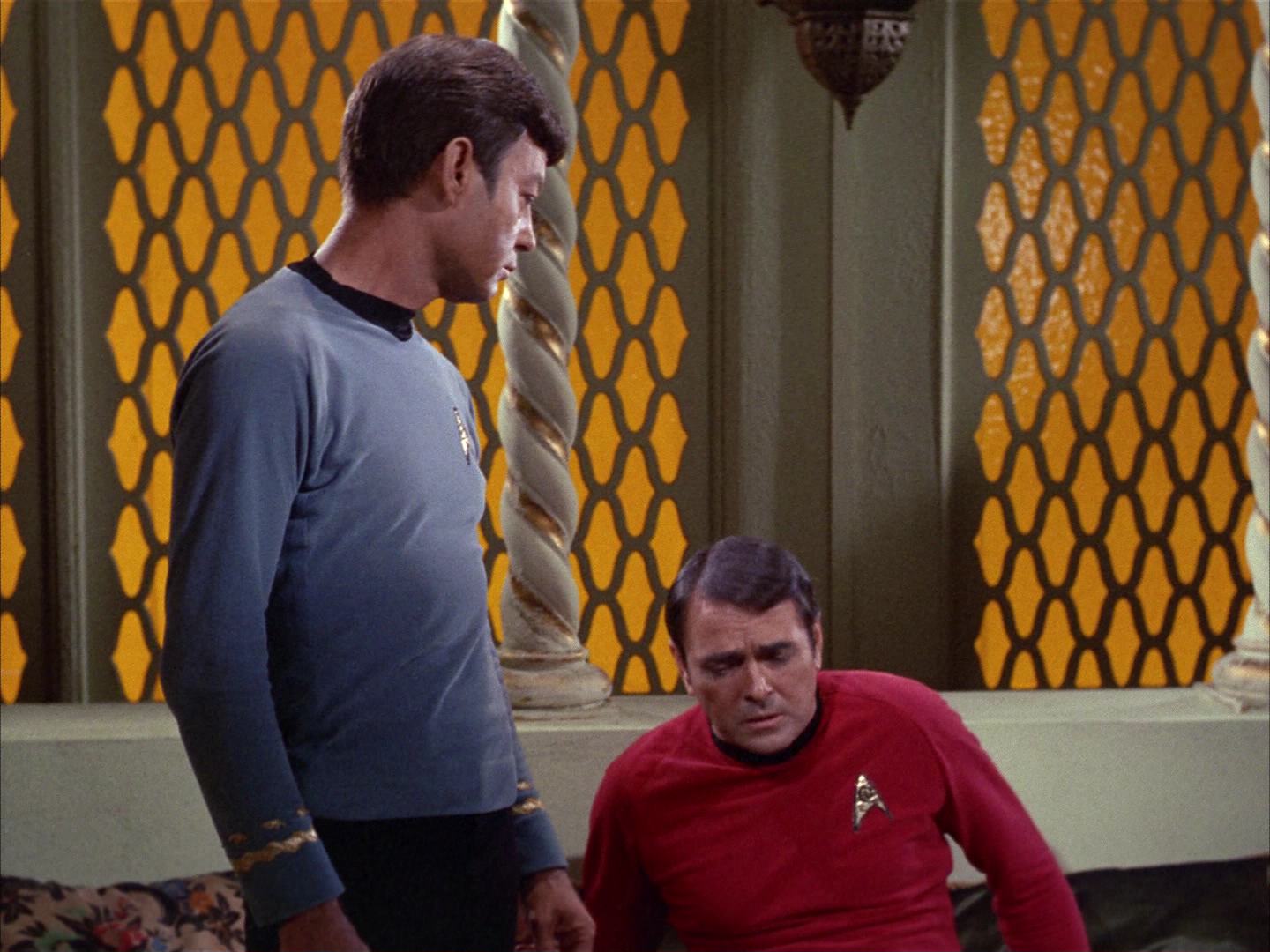 ariane179254_StarTrek_2x14_WolfInTheFold_1015.jpg