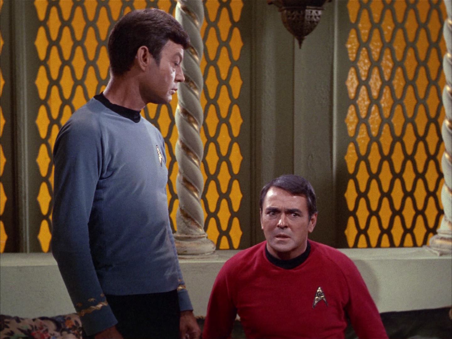 ariane179254_StarTrek_2x14_WolfInTheFold_1045.jpg