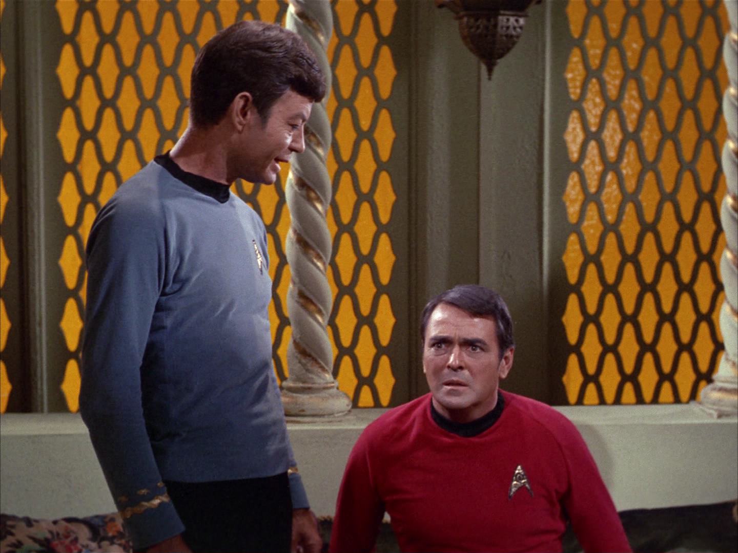 ariane179254_StarTrek_2x14_WolfInTheFold_1049.jpg