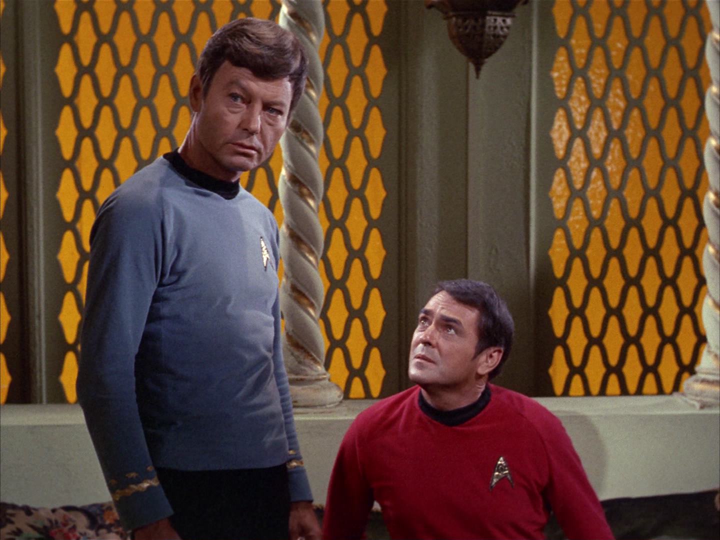 ariane179254_StarTrek_2x14_WolfInTheFold_1056.jpg