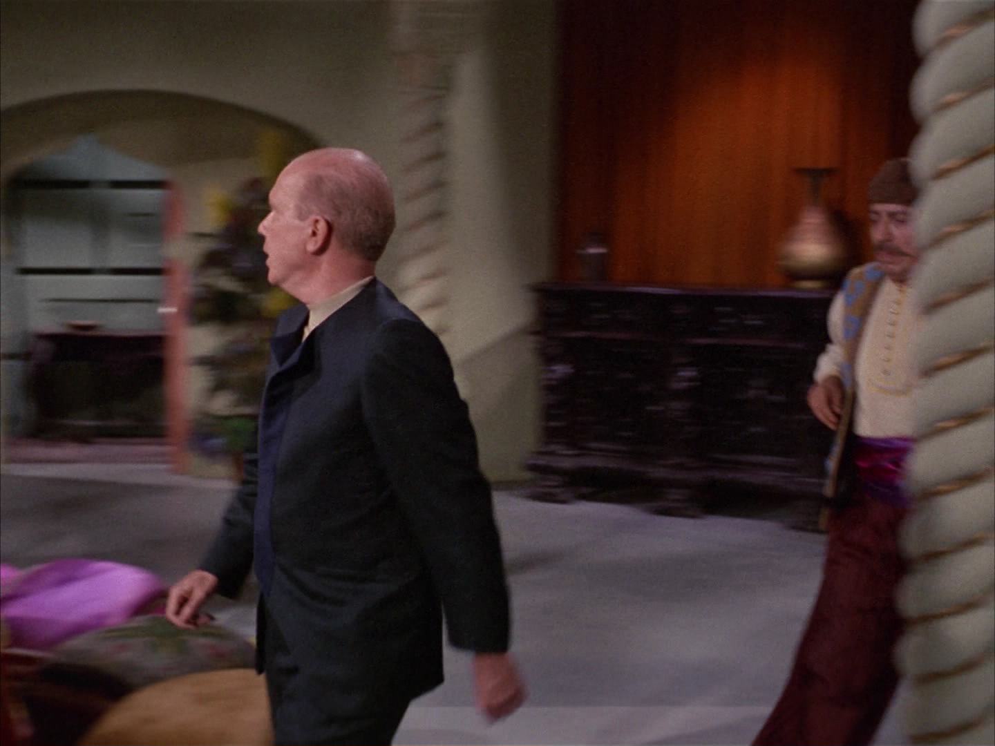 ariane179254_StarTrek_2x14_WolfInTheFold_1103.jpg