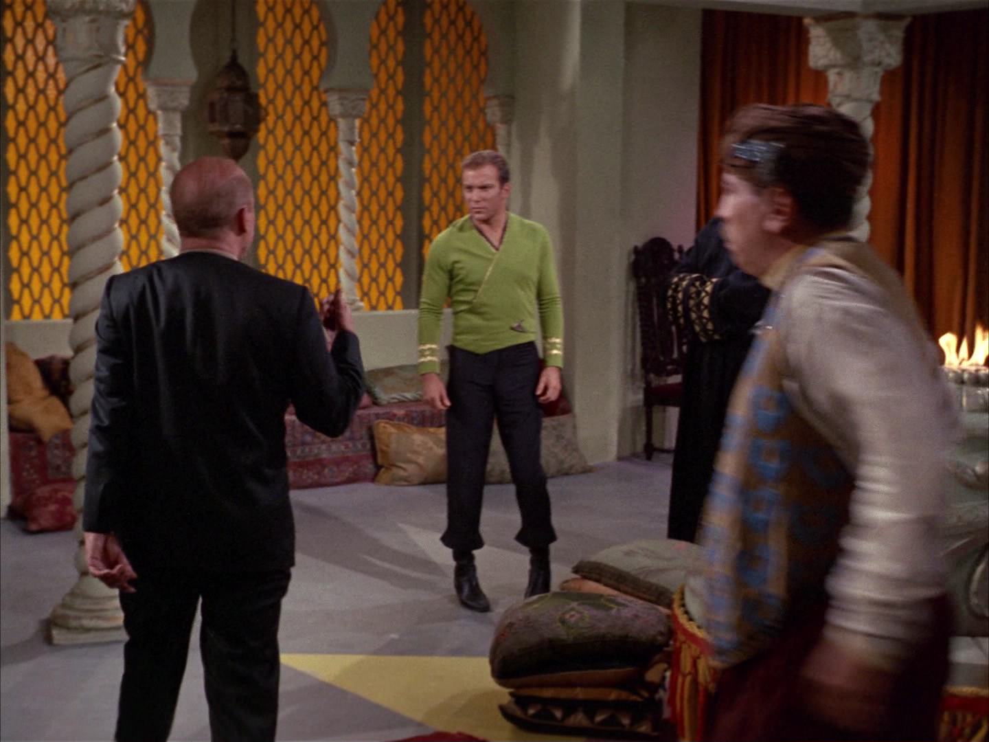 ariane179254_StarTrek_2x14_WolfInTheFold_1105.jpg