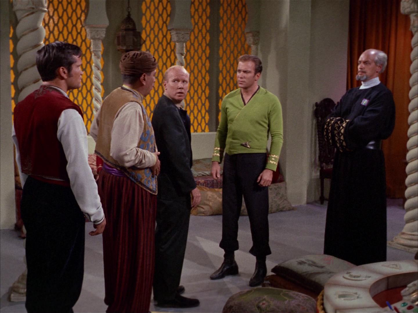 ariane179254_StarTrek_2x14_WolfInTheFold_1123.jpg