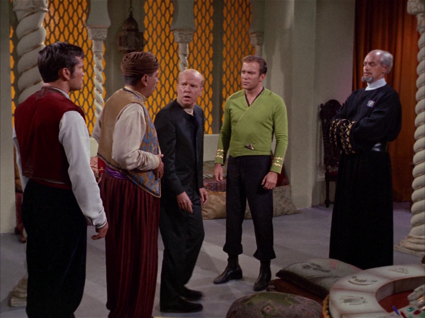 ariane179254_StarTrek_2x14_WolfInTheFold_1124.jpg