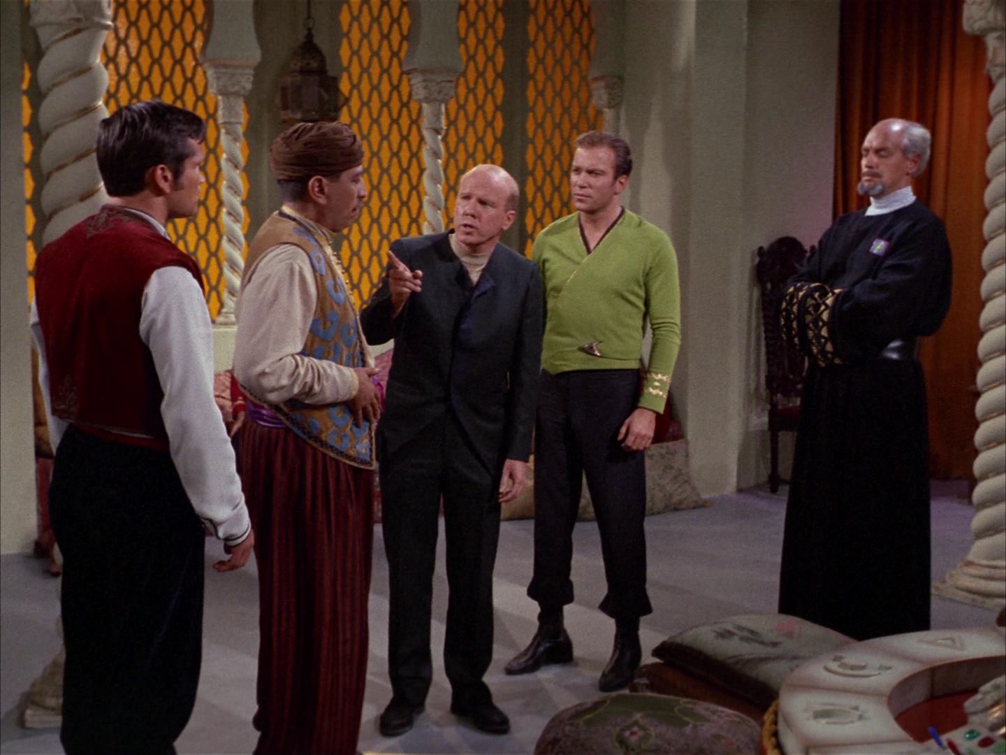 ariane179254_StarTrek_2x14_WolfInTheFold_1125.jpg