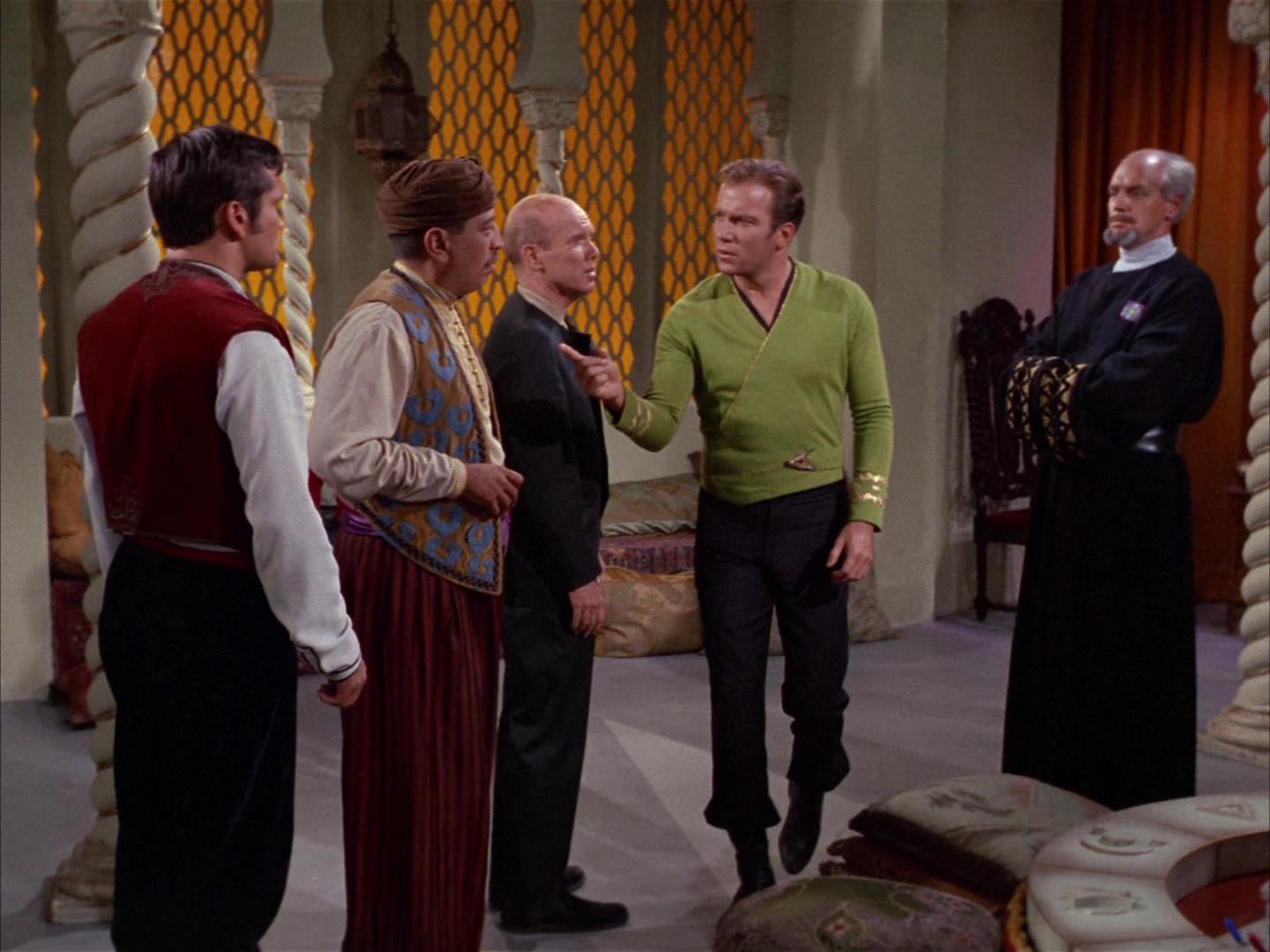 ariane179254_StarTrek_2x14_WolfInTheFold_1144.jpg