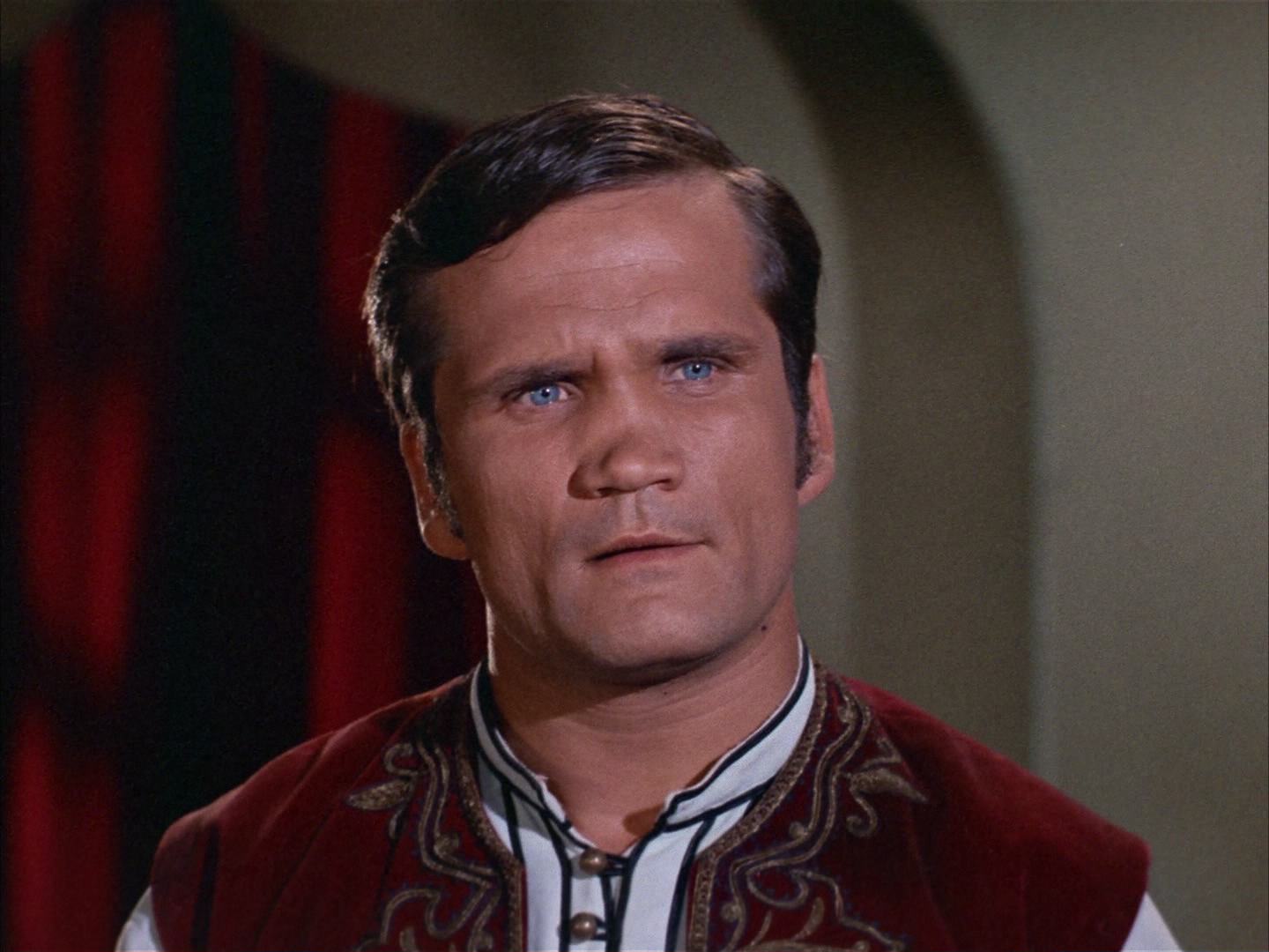 ariane179254_StarTrek_2x14_WolfInTheFold_1179.jpg