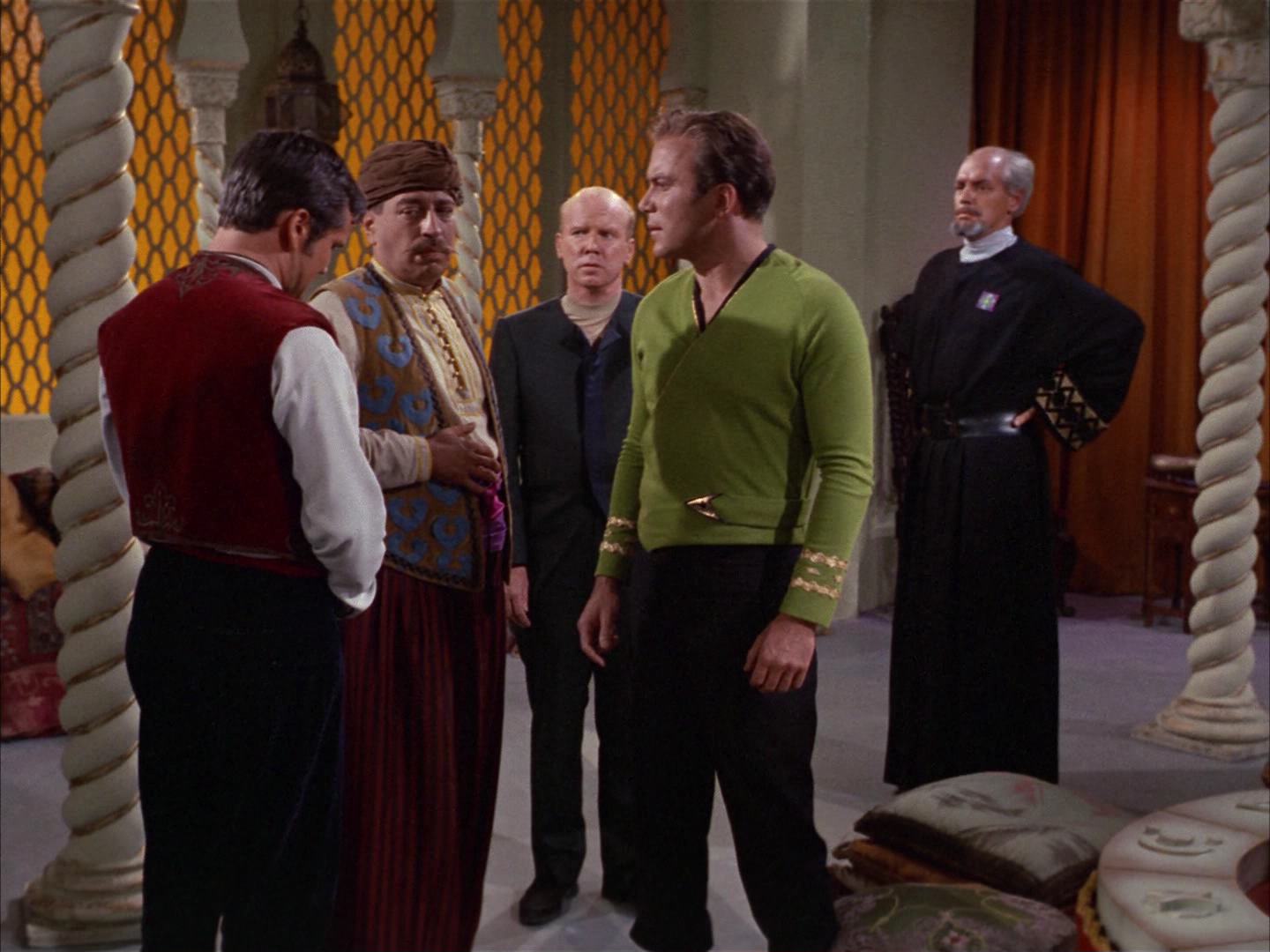 ariane179254_StarTrek_2x14_WolfInTheFold_1222.jpg