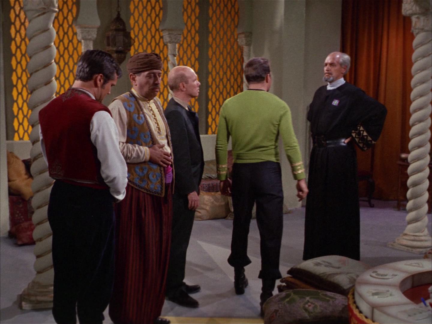 ariane179254_StarTrek_2x14_WolfInTheFold_1225.jpg
