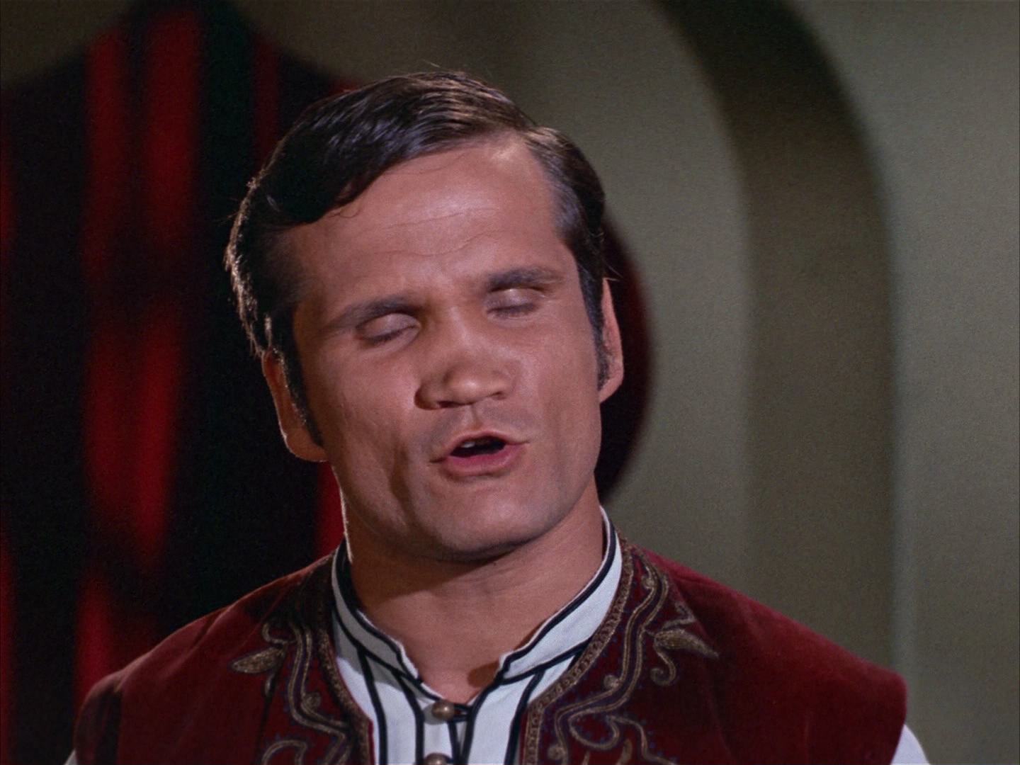 ariane179254_StarTrek_2x14_WolfInTheFold_1233.jpg