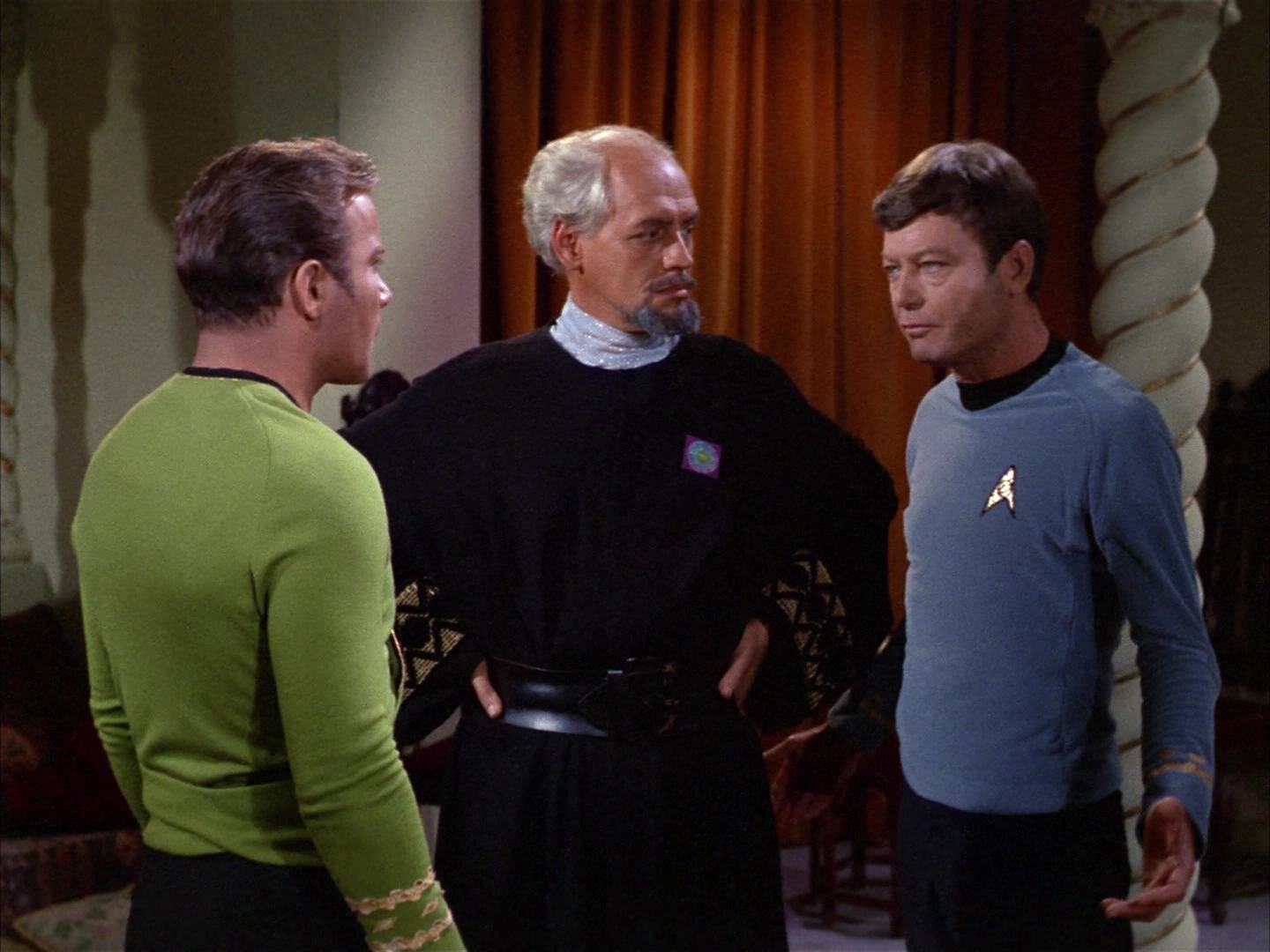 ariane179254_StarTrek_2x14_WolfInTheFold_1241.jpg