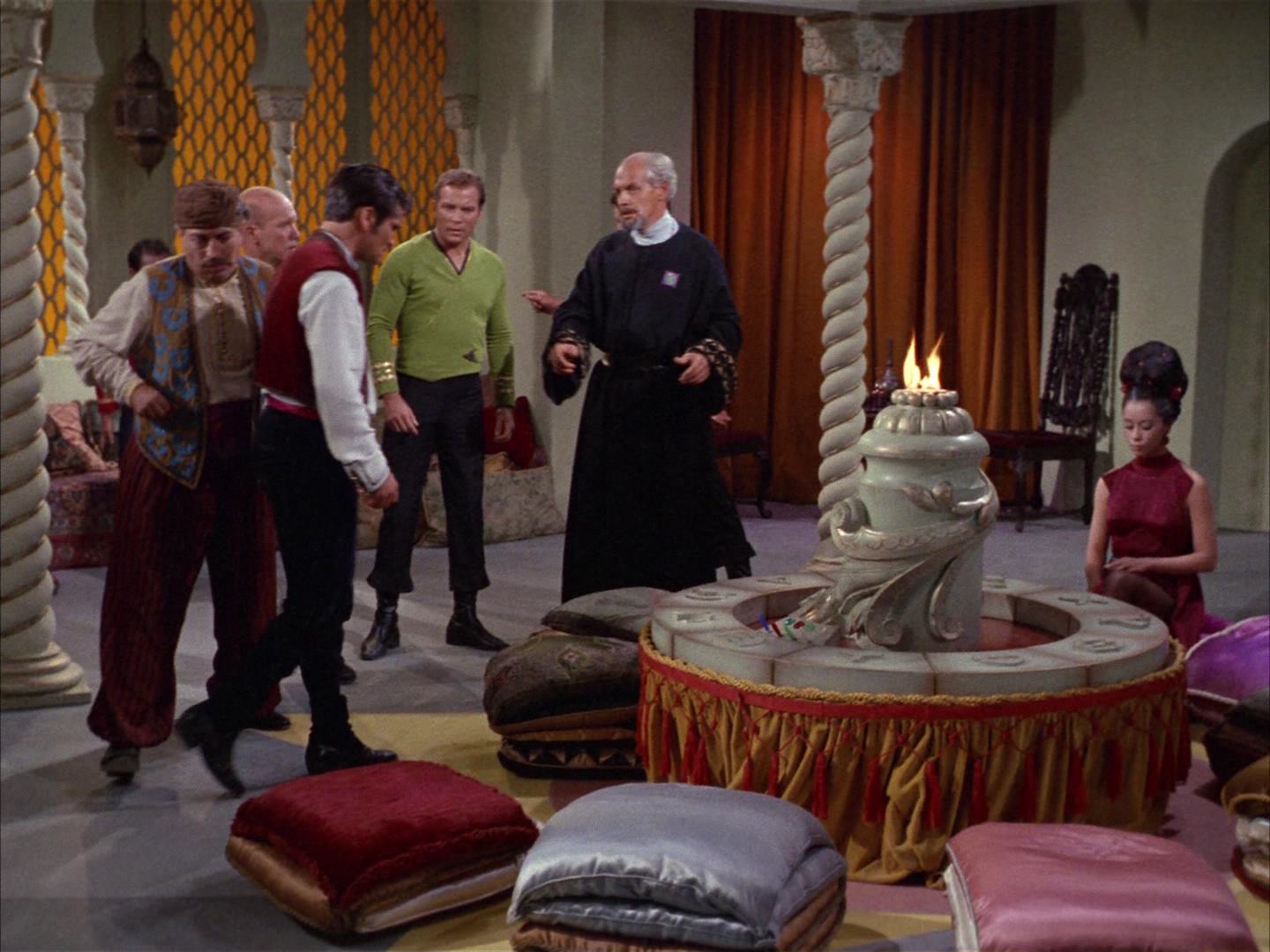ariane179254_StarTrek_2x14_WolfInTheFold_1294.jpg