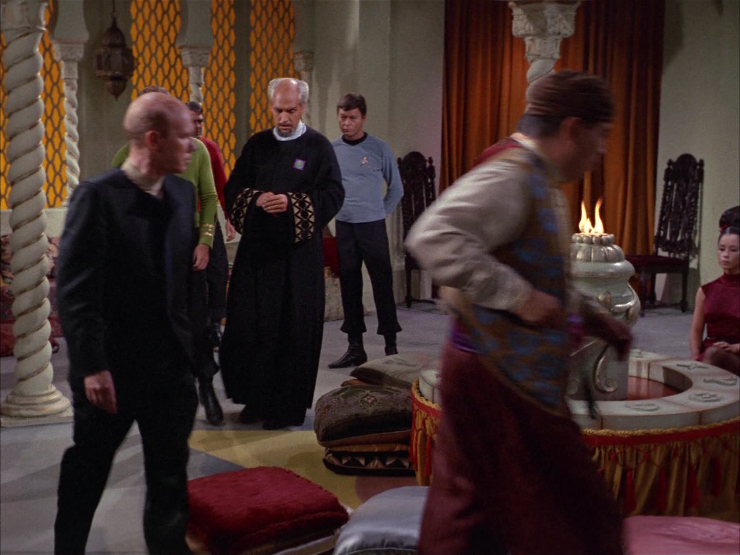 ariane179254_StarTrek_2x14_WolfInTheFold_1297.jpg