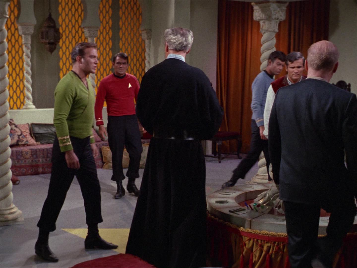 ariane179254_StarTrek_2x14_WolfInTheFold_1300.jpg