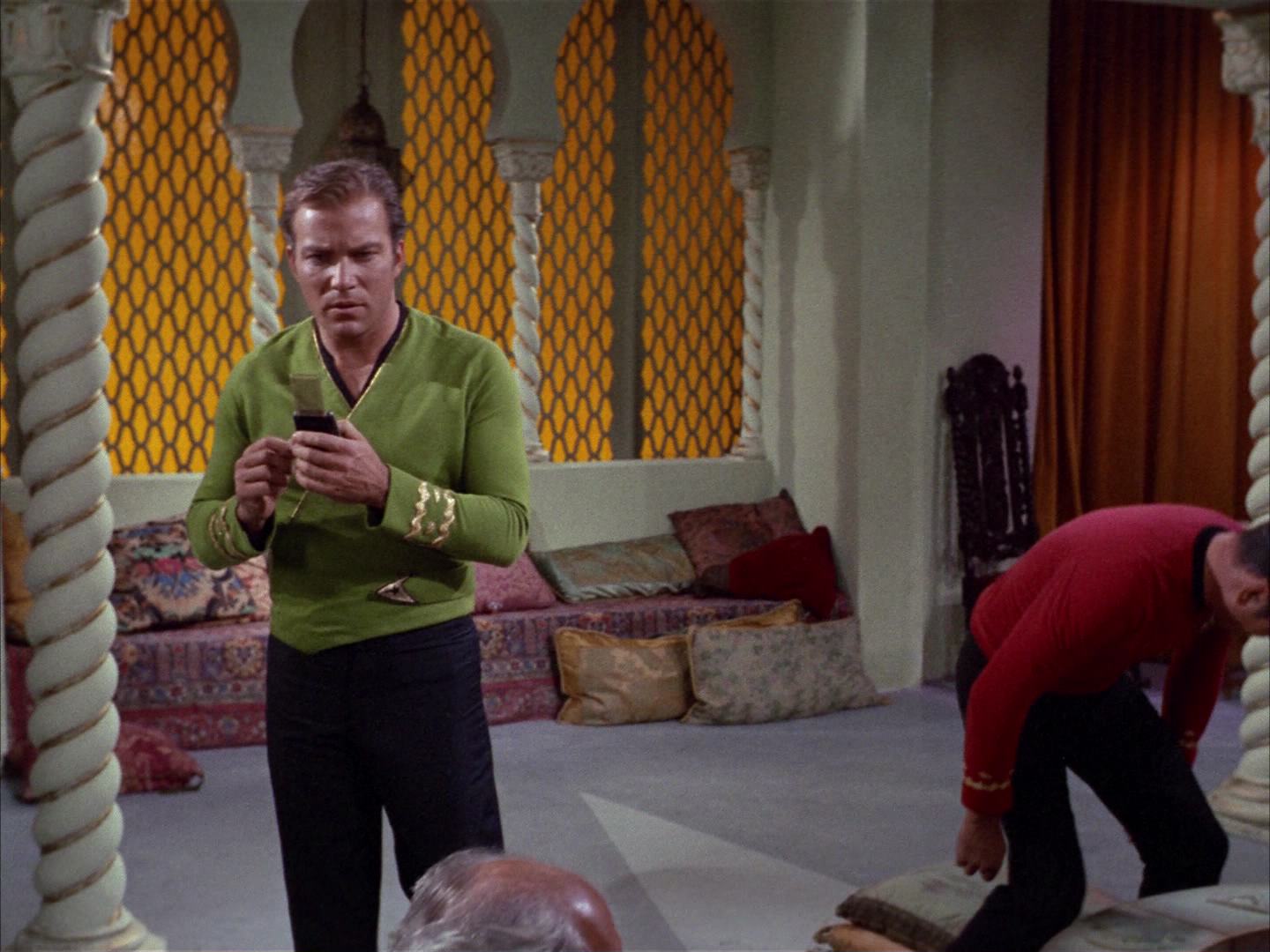 ariane179254_StarTrek_2x14_WolfInTheFold_1328.jpg