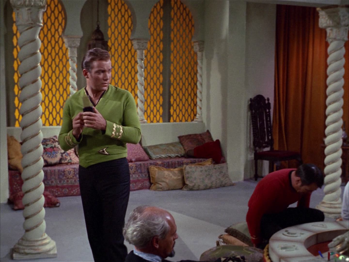 ariane179254_StarTrek_2x14_WolfInTheFold_1329.jpg