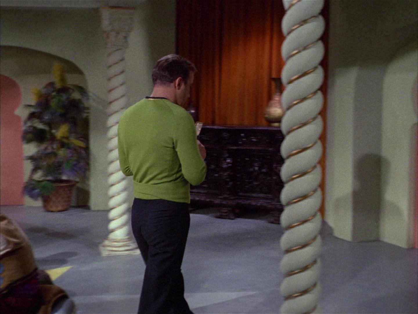 ariane179254_StarTrek_2x14_WolfInTheFold_1334.jpg
