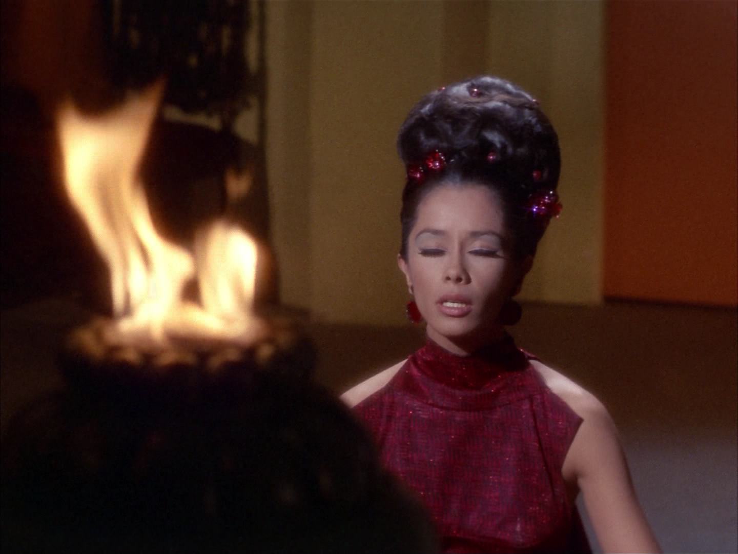 ariane179254_StarTrek_2x14_WolfInTheFold_1405.jpg