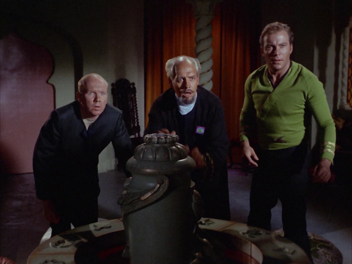 ariane179254_StarTrek_2x14_WolfInTheFold_1473.jpg