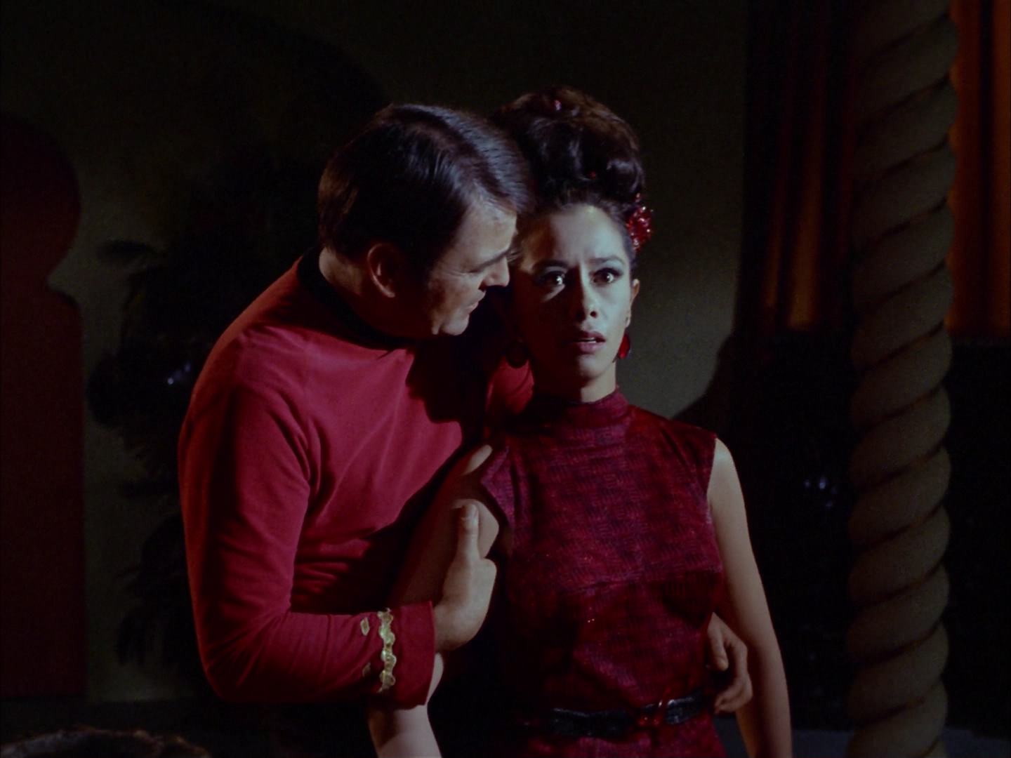 ariane179254_StarTrek_2x14_WolfInTheFold_1476.jpg