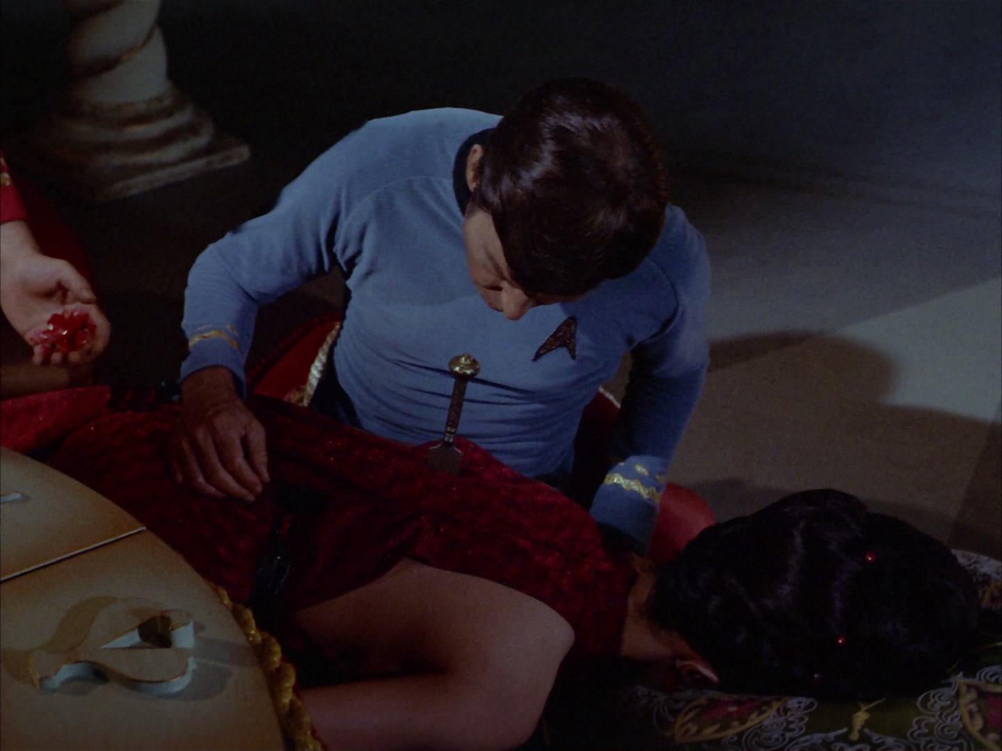 ariane179254_StarTrek_2x14_WolfInTheFold_1481.jpg