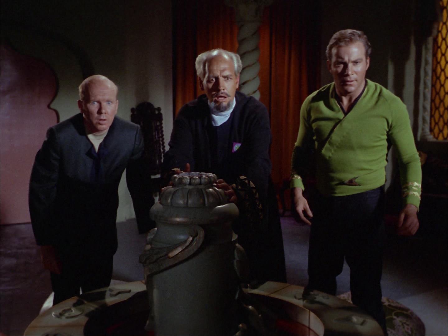 ariane179254_StarTrek_2x14_WolfInTheFold_1482.jpg