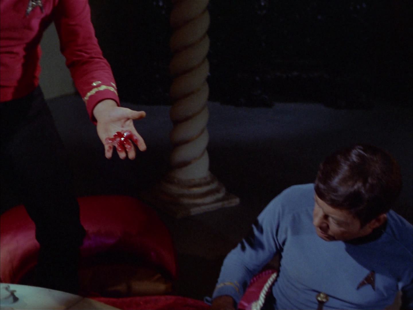 ariane179254_StarTrek_2x14_WolfInTheFold_1486.jpg