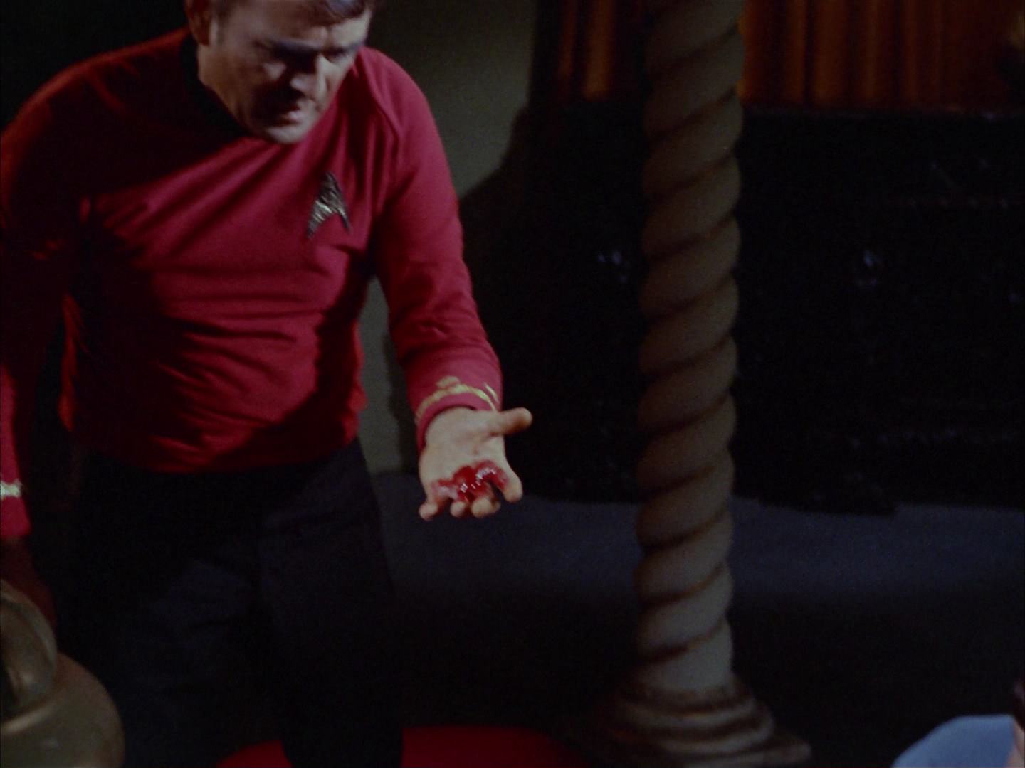 ariane179254_StarTrek_2x14_WolfInTheFold_1487.jpg