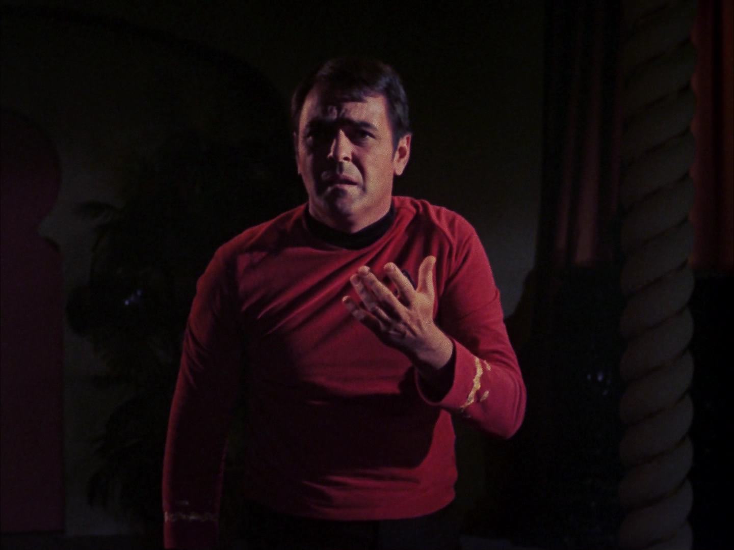 ariane179254_StarTrek_2x14_WolfInTheFold_1493.jpg