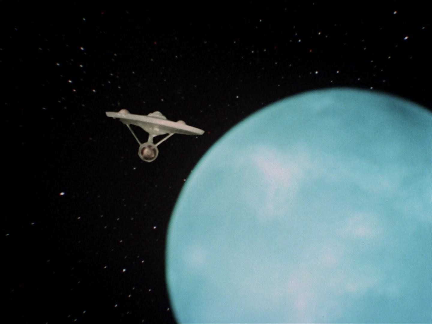 ariane179254_StarTrek_2x14_WolfInTheFold_1645.jpg