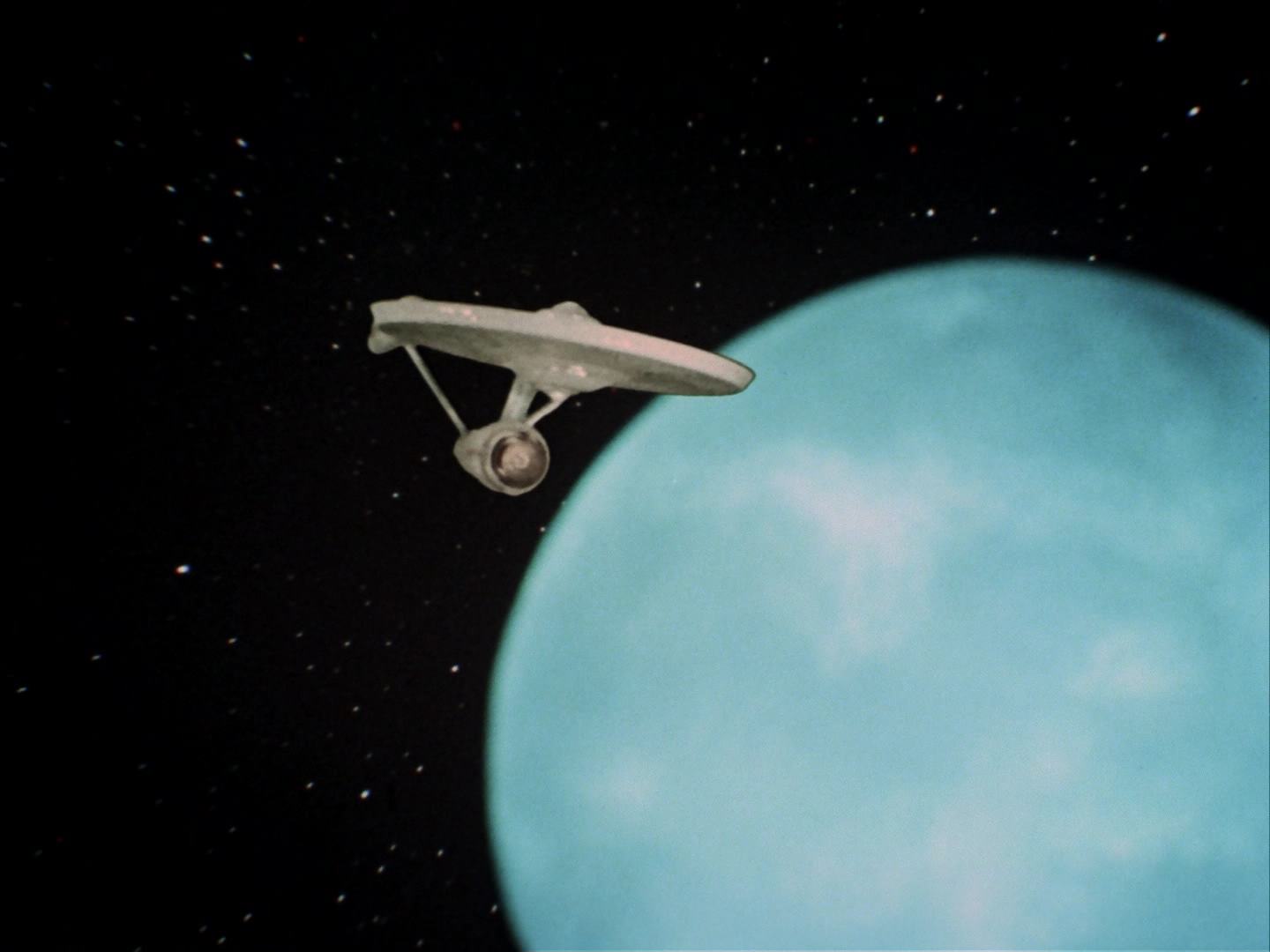 ariane179254_StarTrek_2x14_WolfInTheFold_1648.jpg