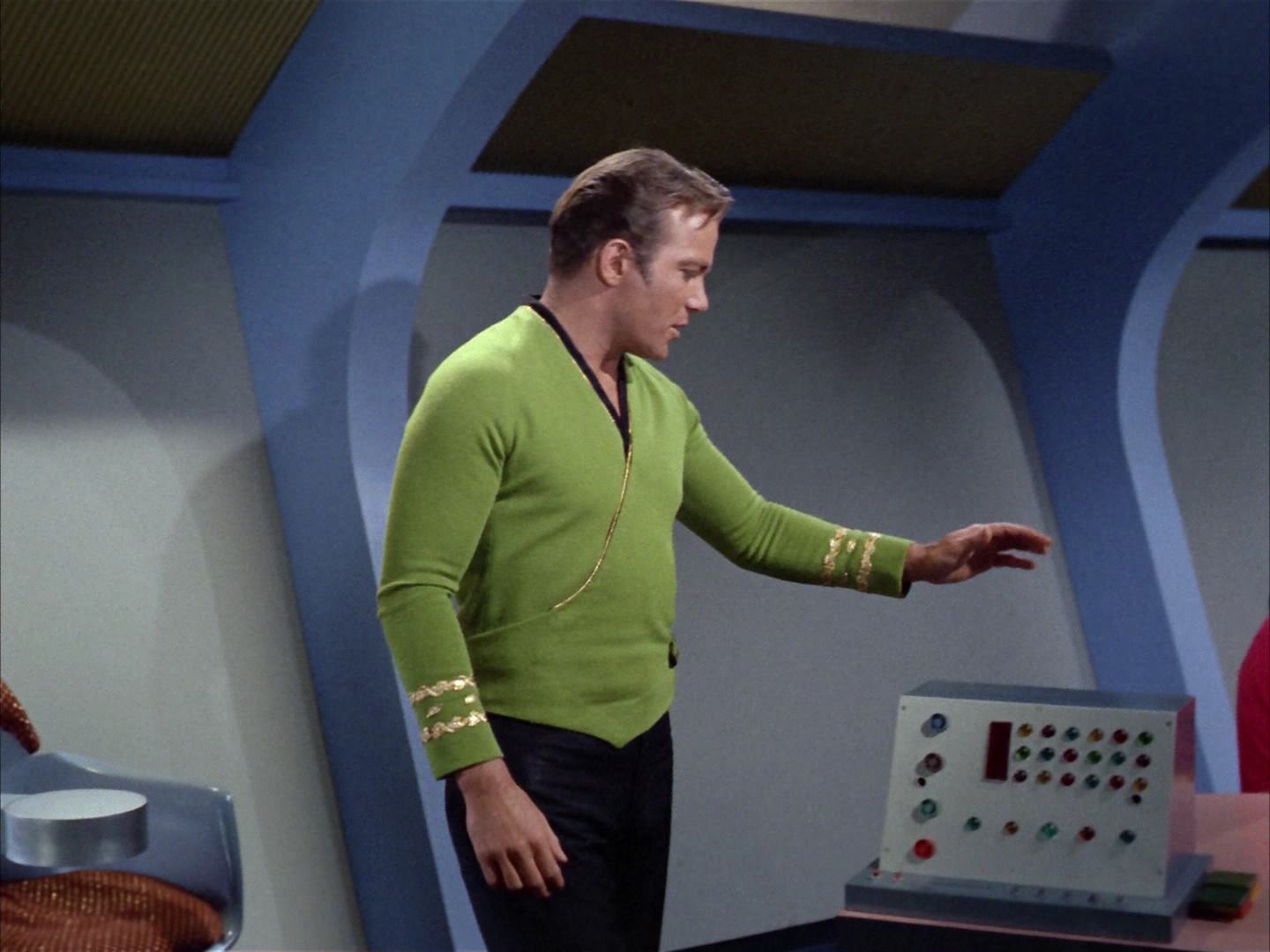 ariane179254_StarTrek_2x14_WolfInTheFold_1662.jpg