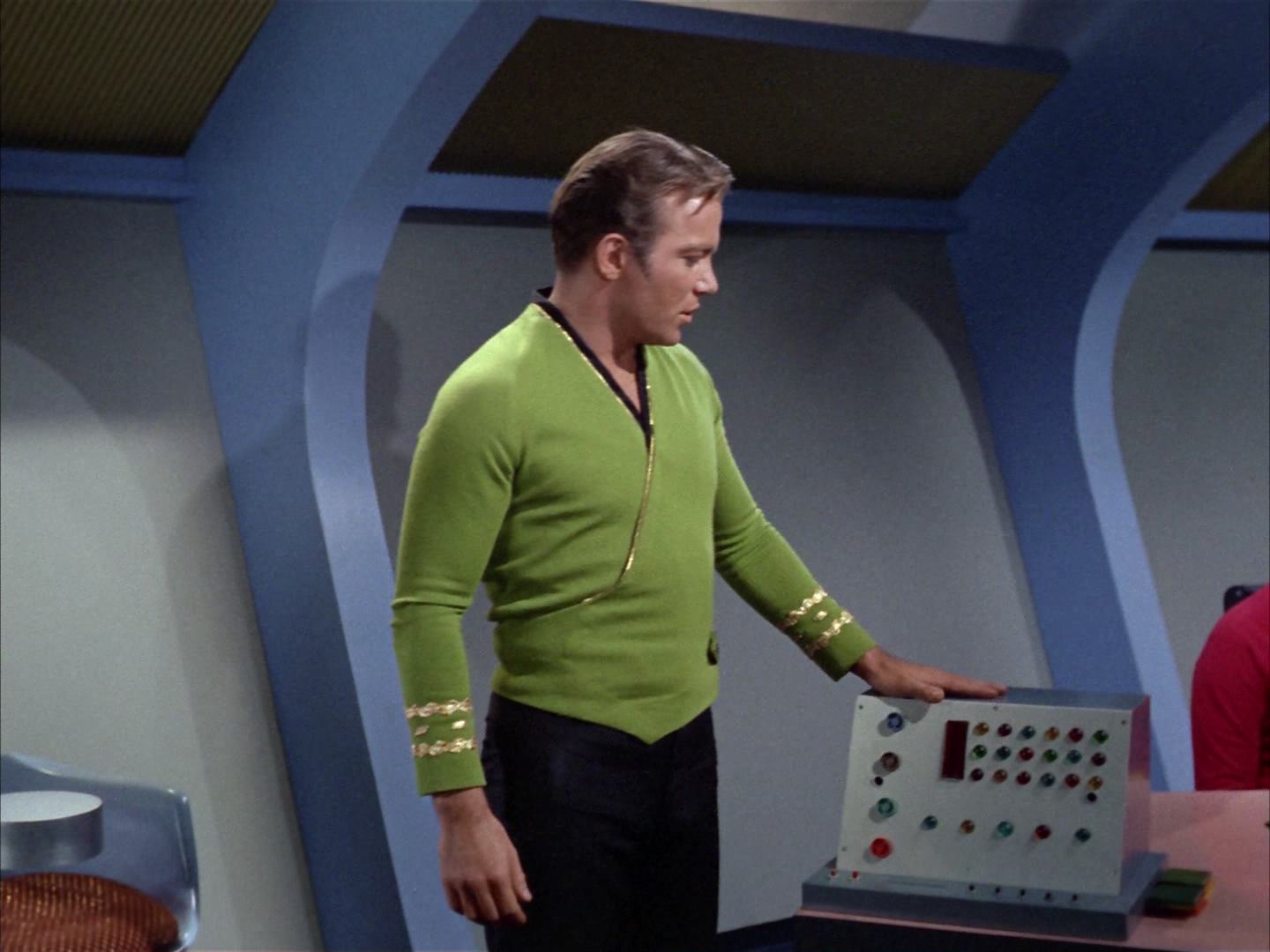 ariane179254_StarTrek_2x14_WolfInTheFold_1663.jpg