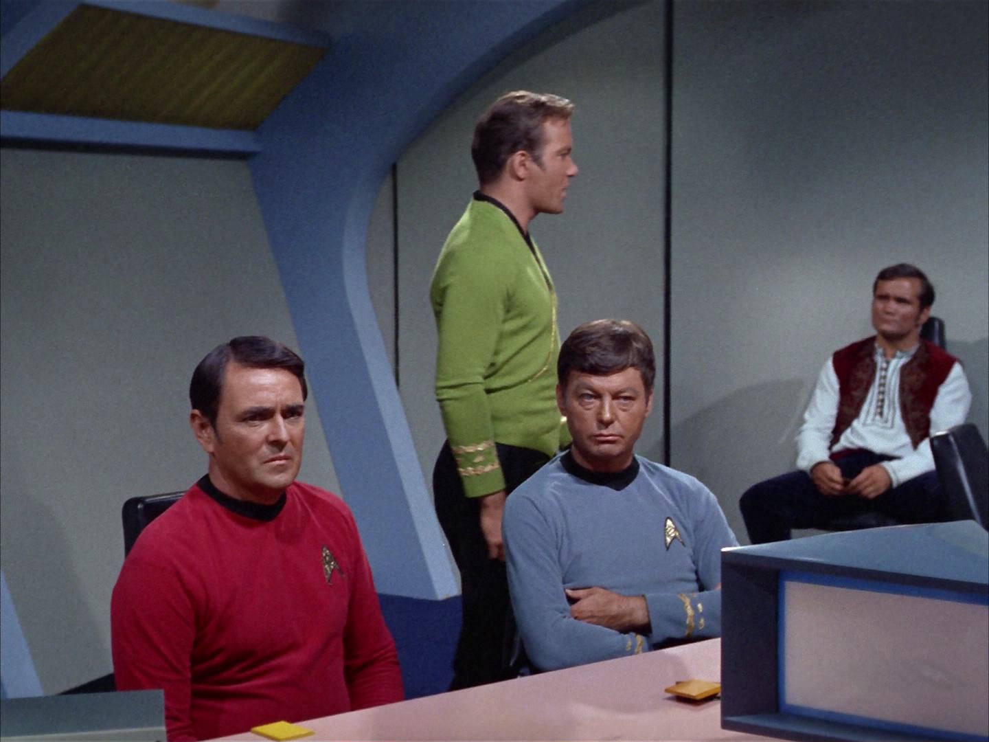 ariane179254_StarTrek_2x14_WolfInTheFold_1670.jpg