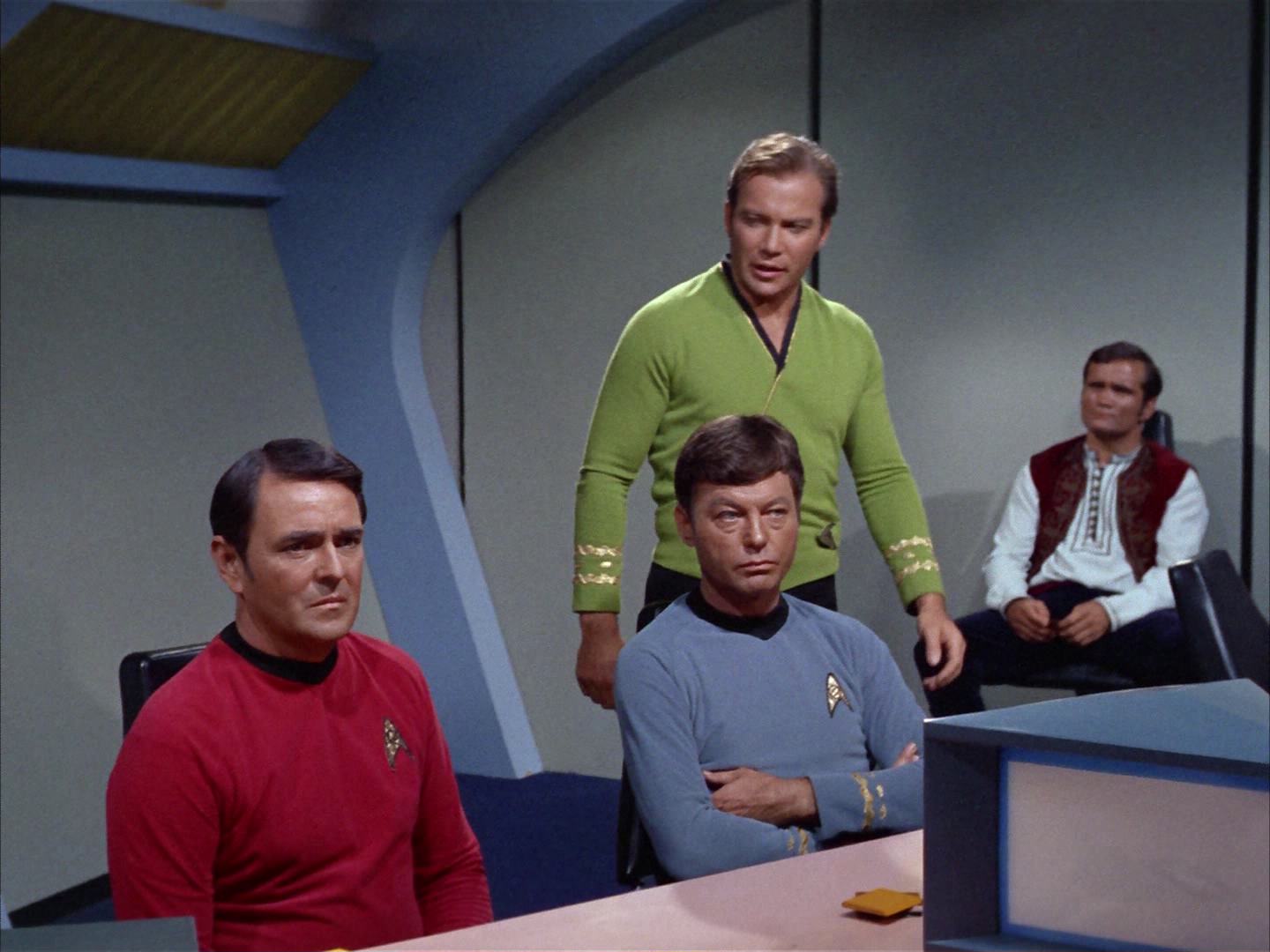 ariane179254_StarTrek_2x14_WolfInTheFold_1672.jpg