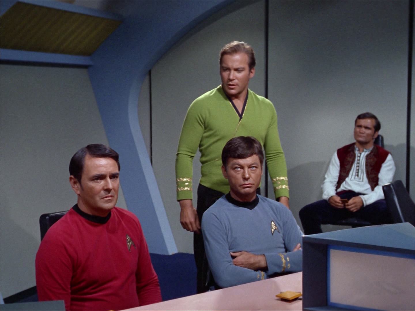 ariane179254_StarTrek_2x14_WolfInTheFold_1673.jpg