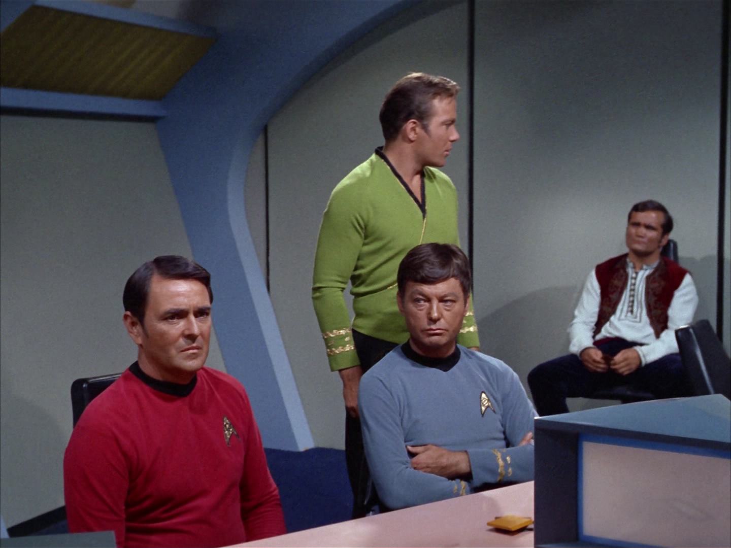 ariane179254_StarTrek_2x14_WolfInTheFold_1677.jpg