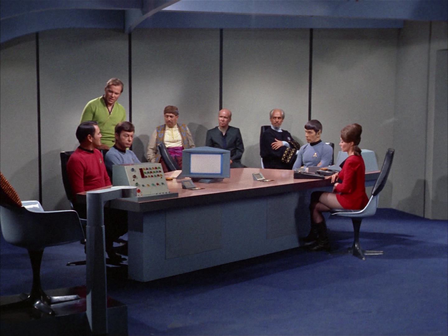 ariane179254_StarTrek_2x14_WolfInTheFold_1684.jpg