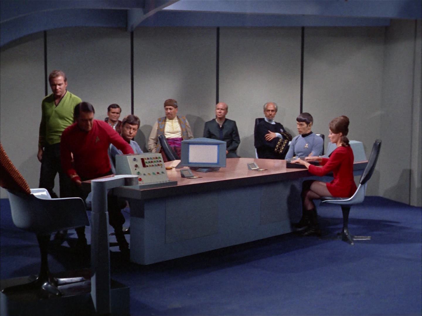 ariane179254_StarTrek_2x14_WolfInTheFold_1686.jpg