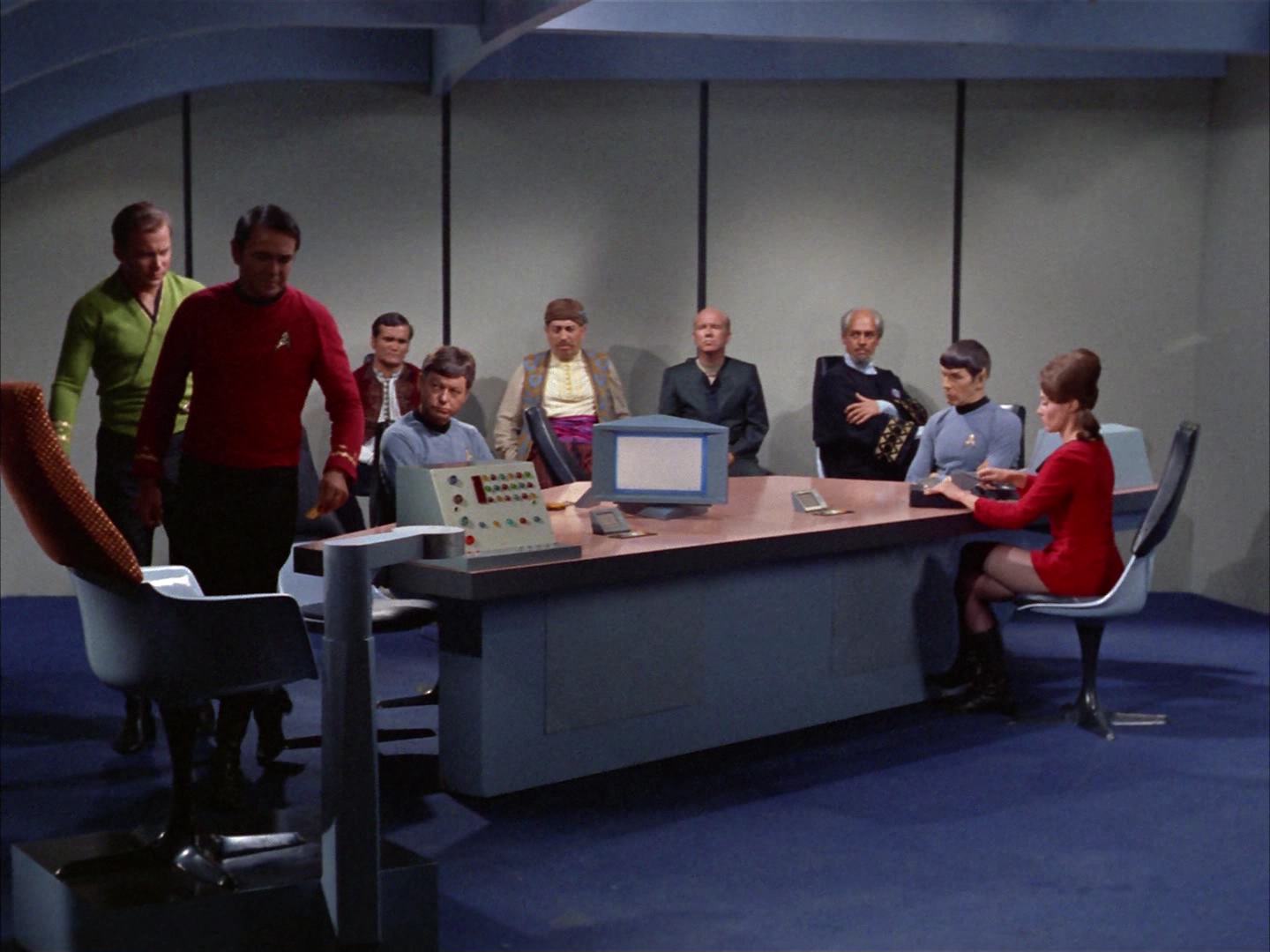 ariane179254_StarTrek_2x14_WolfInTheFold_1687.jpg