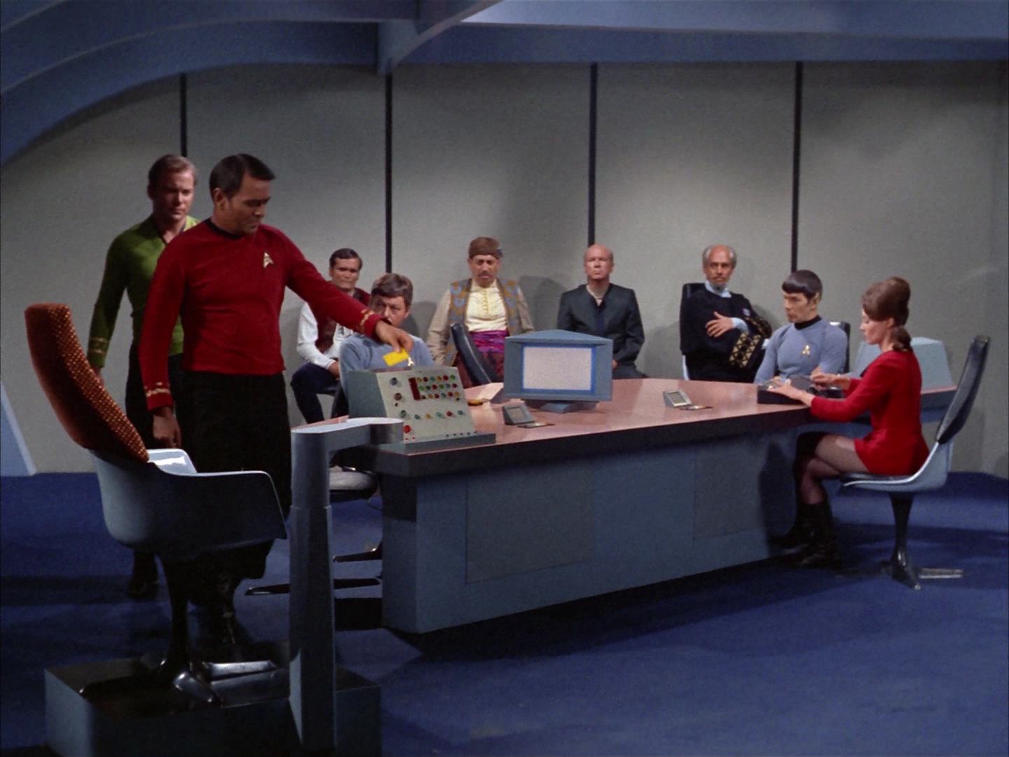 ariane179254_StarTrek_2x14_WolfInTheFold_1688.jpg
