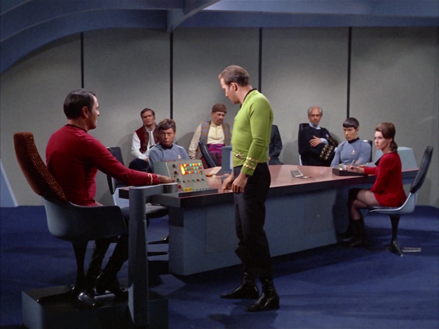 ariane179254_StarTrek_2x14_WolfInTheFold_1697.jpg